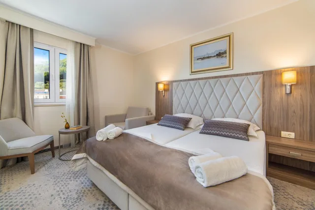 غرفة ديلوكس بسرير مزدوج بإطلالة على البحر مع أريكة، Hotel Bella Vista 1/4
