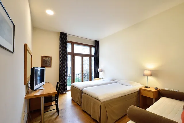 غرفة قياسية ثلاثية، Le Palace Hotel 5/10