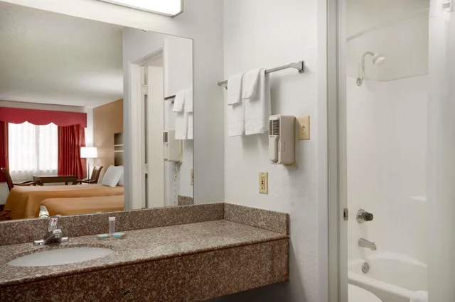 غرفة بسرير كينج لذوي الإعاقة، Travelodge By Wyndham Killeen/Fort Hood 4/4