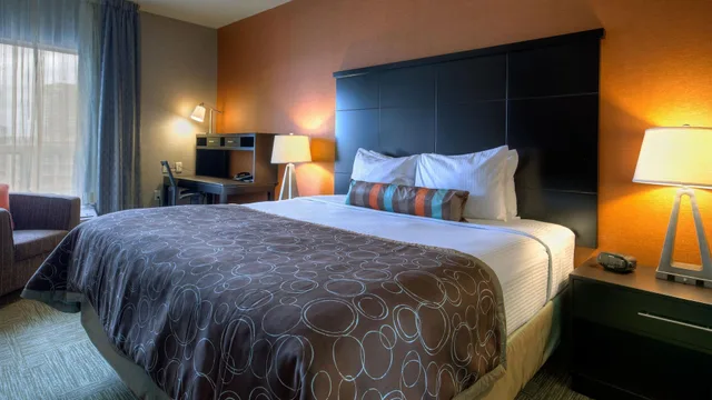 2 Bedrooms, Suite, Kitchen, STAYBRIDGE SUITES HAMILTON - DOWNTOWN 1/2