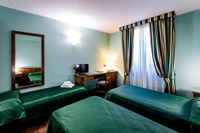 غرفة قياسية ثلاثية بسرير مزدوج وسرير فردي، LUCREZIA BORGIA 4/10