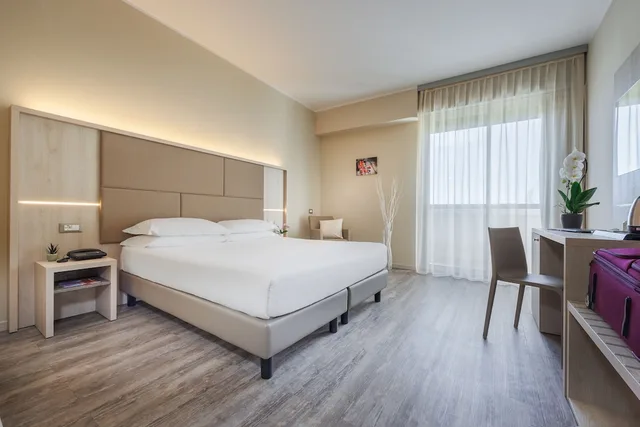 غرفة قياسية بسريرين منفصلين، JR Hotels Gate 7 Bologna 4/8