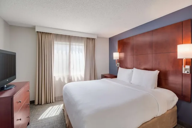 جناح بسريرين كينج بغرفتي نوم مع أريكة لذوي الإعاقة، Sonesta ES Suites Huntington Beach Fountain Valley 3/6