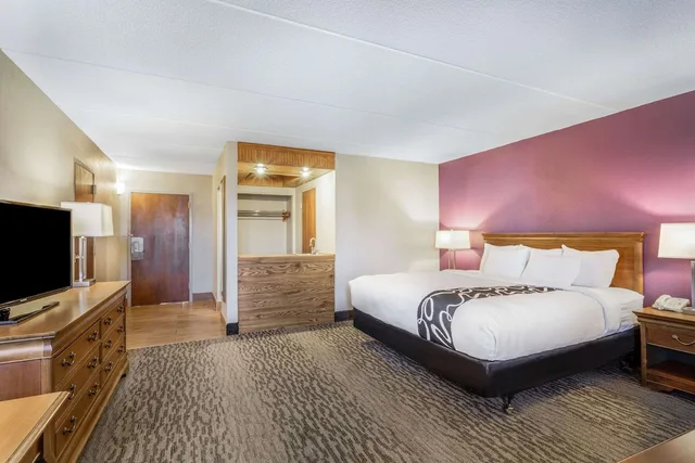 غرفة بسرير كينج، La Quinta Inn By Wyndham Binghamton Johnson City 3/7
