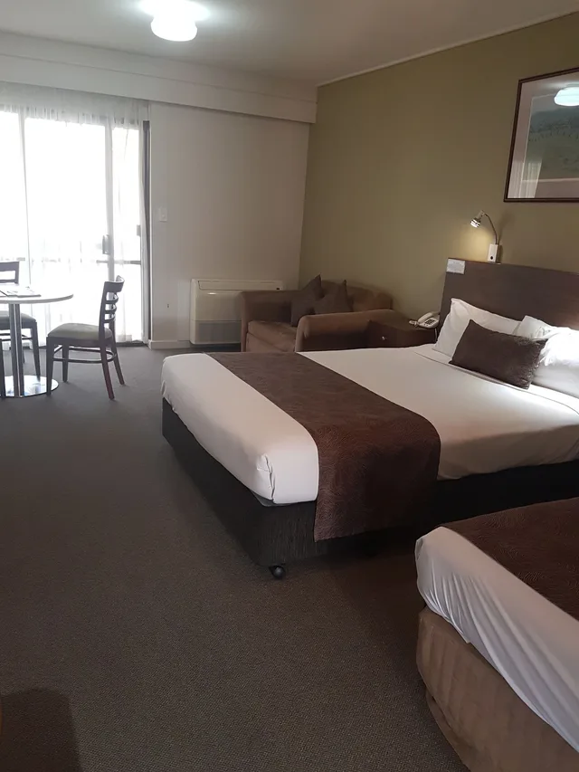 غرفة تنفيذية بسرير كوين وسرير فردي وسرير كوين، Vine Inn Barossa 3/4