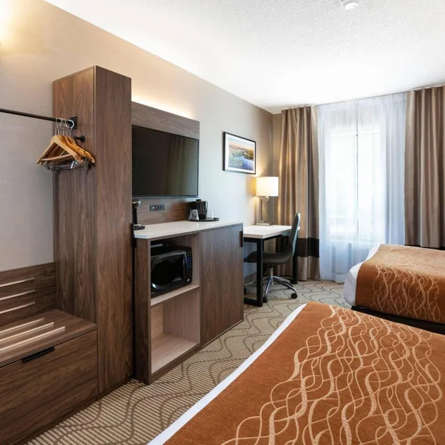 Room, 2 Double Beds, High Floor, Comfort Inn North Bay 6/7