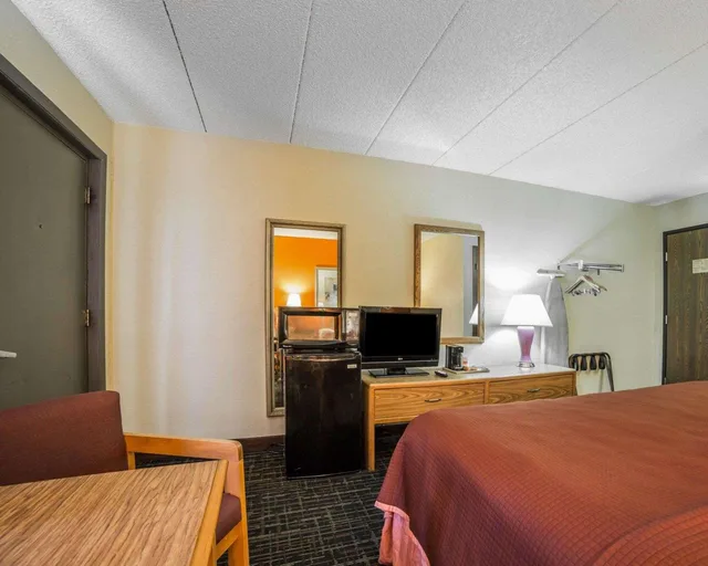غرفة بسرير كوين، Econo Lodge Billings, MT 4/9