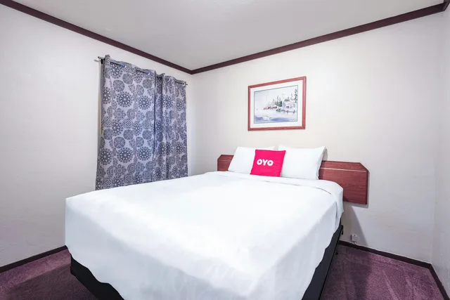 2 Bedroom Suite, OYO Hotel Portland OR near Airport 3/9