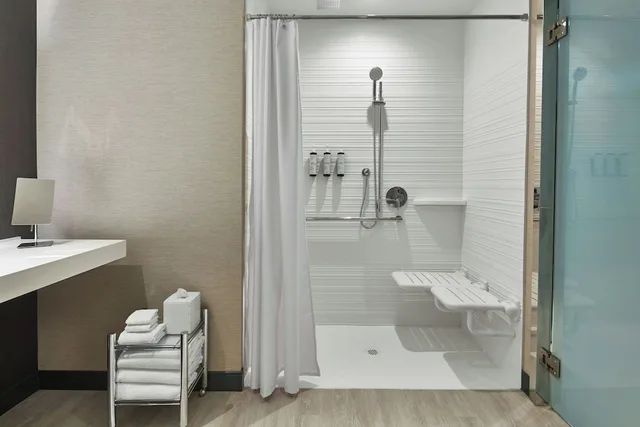 غرفة بسريرين كوين لذوي الإعاقة، Ac Hotel By Marriott Sacramento 5/8