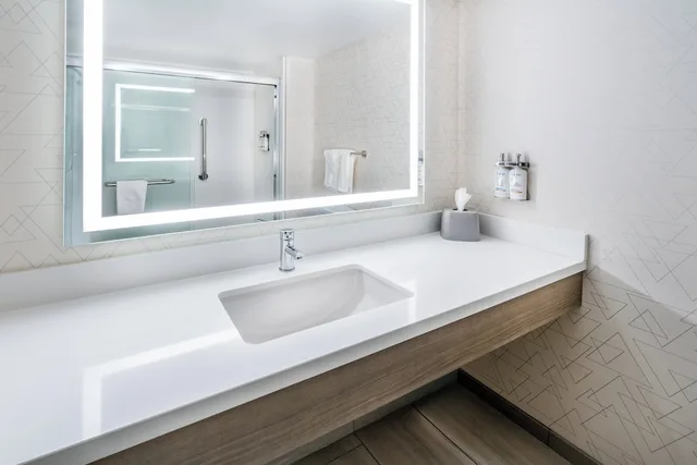 جناح بسرير كينج بحوض استحمام، Holiday Inn Express Hotel And Suites Cheyenne 5/5