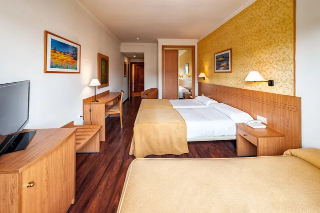 غرفة بسرير مزدوج بإطلالة على البحر مع سرير إضافي، Hotel Santa Rosa 4/6