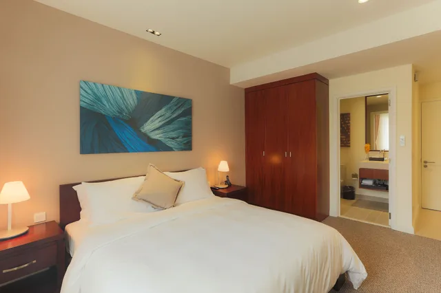 Cozy, Studio, King Bed, Central Mansions 3/10