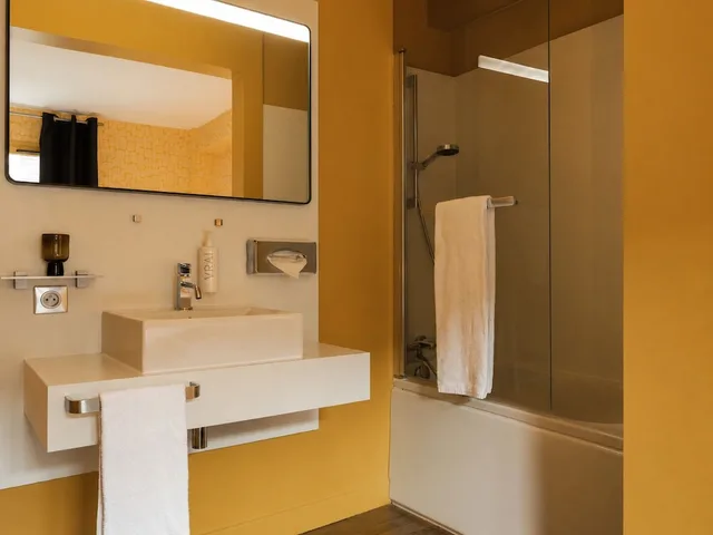 غرفة سوبيريور ثلاثية بغرفة نوم واحدة، L Hotel 8/9