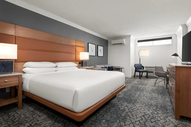 Room, King Bed, Sheraton Virginia Beach Oceanfront Hotel 3/10
