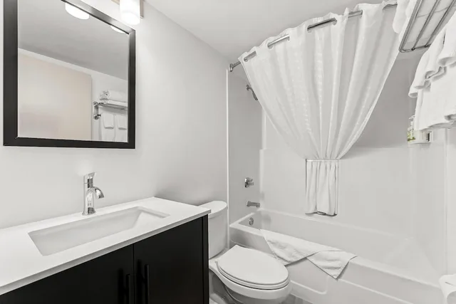 جناح بسرير كينج بغرفة نوم واحدة، Travelodge Suites by Wyndham Regina / Eastgate Bay 6/8