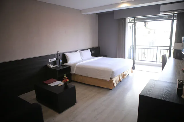 غرفة ديلوكس بسرير كوين، Grand Kuta Hotel Residence 2/3