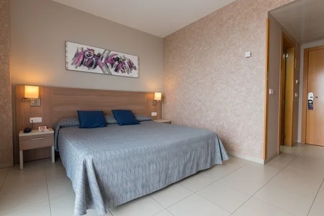 غرفة قياسية بسرير مزدوج أو سريرين منفصلين بإطلالة على البحر، Hotel Lodomar Spa And Talasoterapia 1/6