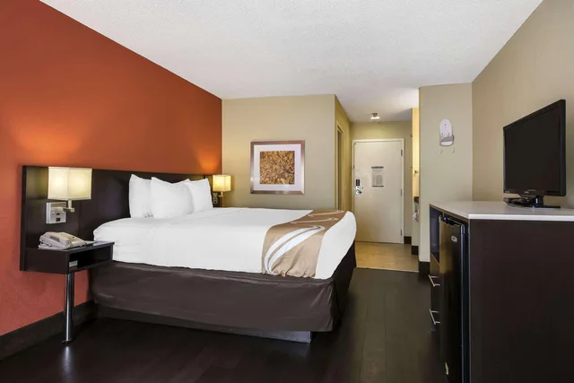 غرفة بسرير كينج، Quality Inn Phenix City Columbus 1/8