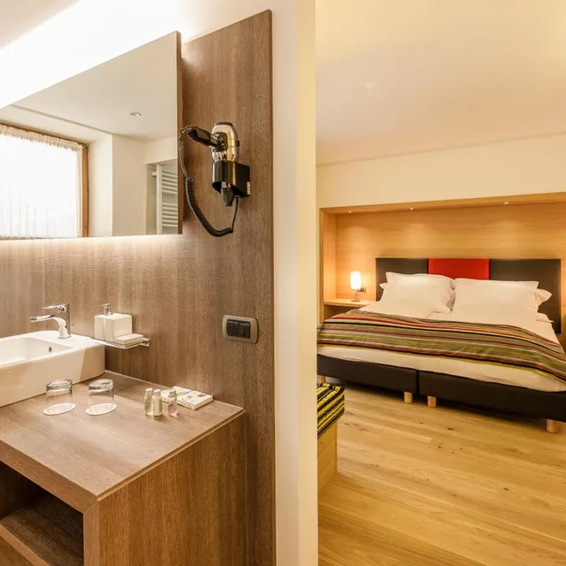 غرفة بسرير مزدوج أو سريرين منفصلين بشرفة، Family And Wellness Hotel Shandranj 4/4