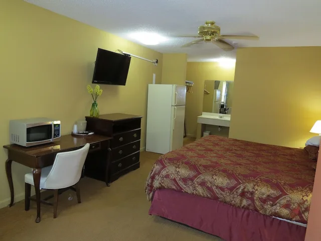غرفة بسرير كينج، First Western Inn Caseyville 6/10