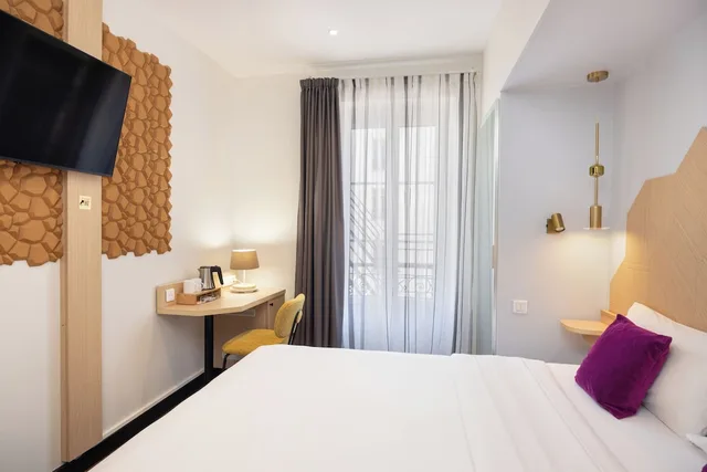 غرفة سوبيريور بسريرين منفصلين أو سرير مزدوج، Hotel Florence Nice 4/10
