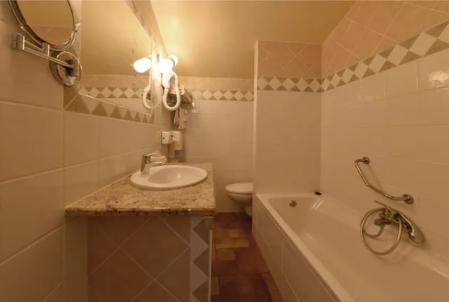 Room, Triple, 1 King and 1 Single Beds, Les Jardins De La Glaciere 7/7