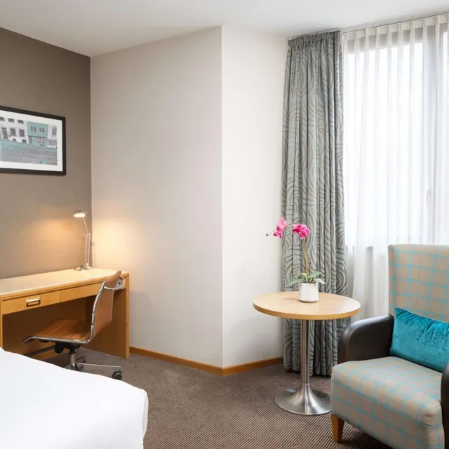 غرفة سوبيريور بسرير كينج وسرير كوين، DoubleTree by Hilton Luxembourg 4/10