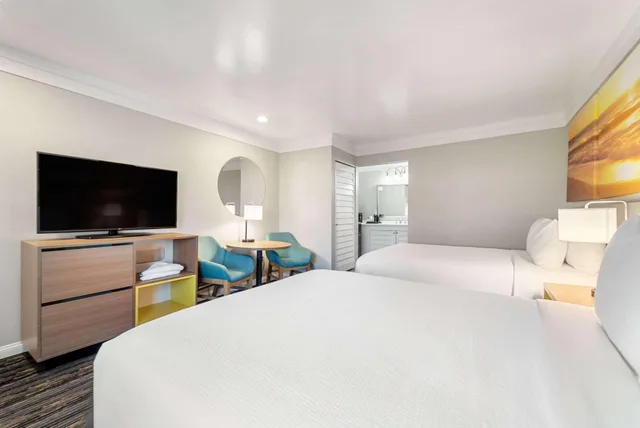 Efficiency, 2 Queen Beds، Days Inn by Wyndham San Diego Hotel Circle 4/10