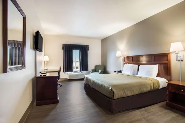 غرفة قياسية بسرير كينج، Econo Lodge Anderson, MO 1/3