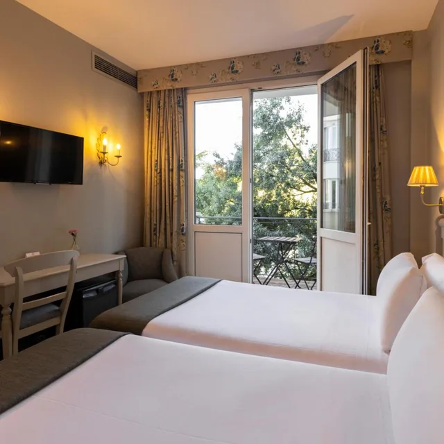 غرفة بسرير مزدوج بشرفة، HOTEL PAX TORRELODONES 3/5