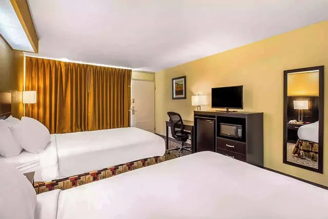 غرفة بسريرين مزدوجين، Ramada by Wyndham Santee I-95 1/2