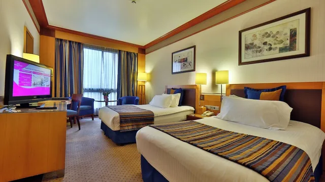 غرفة قياسية بسريرين منفصلين بإطلالة على المدينة، Crowne Plaza Hotel Beirut 5/8