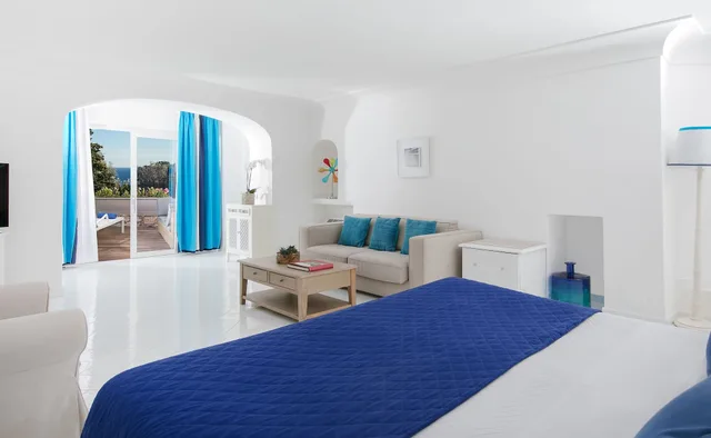 جناح بسرير كينج بإطلالة على البحر بغرفة نوم واحدة مع أريكة، Hotel Mamela 2/7