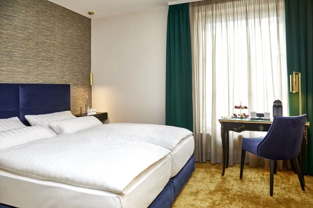 غرفة كلاسيكية بسرير مزدوج بإطلالة على المدينة، Das Carls Hotel 2/5