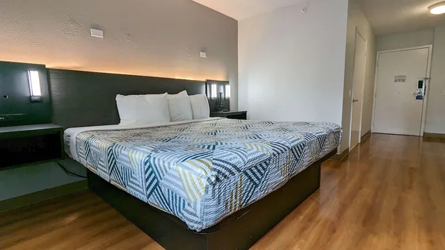 غرفة بريميوم بسرير كوين لذوي الإعاقة، Motel6 Framingham, MA - Boston West 2/10