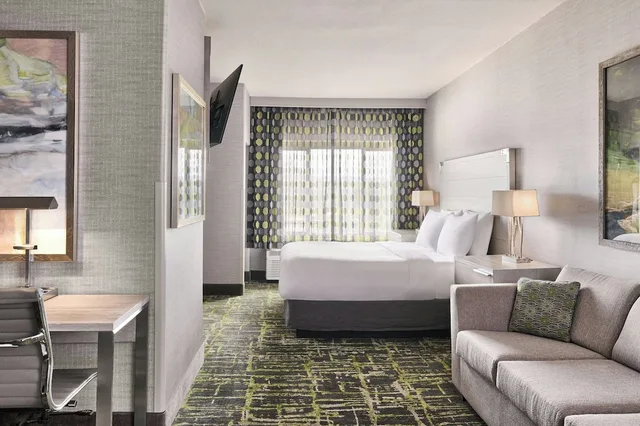 جناح بسرير كينج مع أريكة، Springhill Suites Prescott 5/5