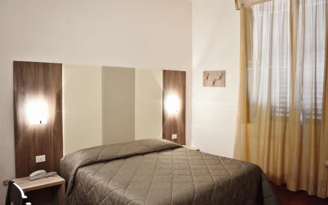 غرفة اقتصادية ثلاثية، Hotel Arno Bellariva 6/8