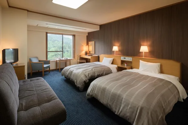 غرفة بسريرين منفصلين مع سرير إضافي، HANAMAKI ONSEN HOTEL SENSHUKAKU 2/3