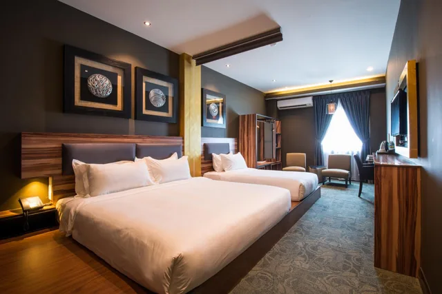 غرفة ديلوكس ثلاثية بسرير مزدوج وسرير فردي، Asiatic Hotel 2/2