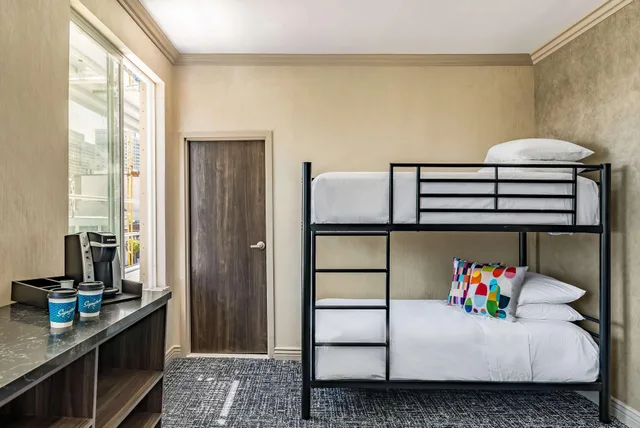 family suite, multiple beds، Signature San Francisco 2/7