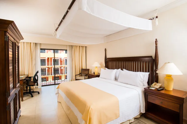 غرفة قياسية بسرير كينج، Holiday Inn Merida 1/4