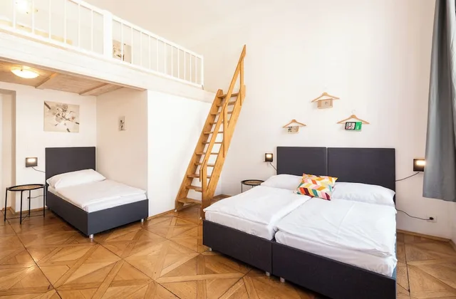 Mezzanine, 2 Bedrooms, Grand, Apartment, 5 Beds, Bunk Bed, 3 Double Beds, Sofa, Kitchen، Hybernska Apartments 5/10