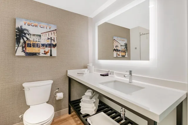 غرفة قياسية بسريرين كوين، Cambria Hotel Tampa-Brandon FL 6/8