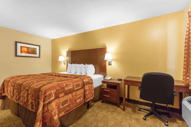 غرفة قياسية بسرير كينج، Motel6 Little Rock, AR - Airport 7/10