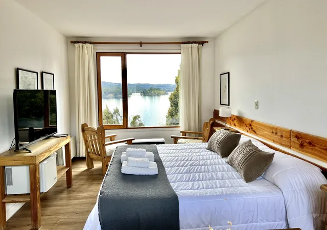Room, Double Bed, Lake View, La Balconada by DOT Boutique 3/6