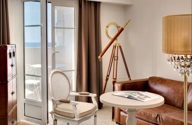 جناح عائلي بسرير كينج، GRAND HOTEL DES SABLETTES PLAGE, CURIO COLLECTION BY HILTON 8/12