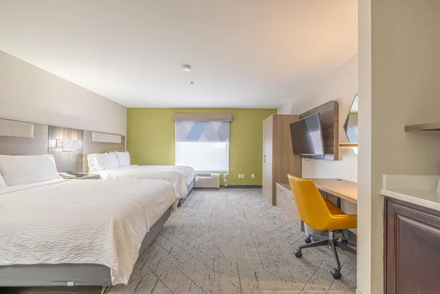 جناح بسرير كوين مع أريكة، Holiday Inn Express Hotel Suites College Station 5/6