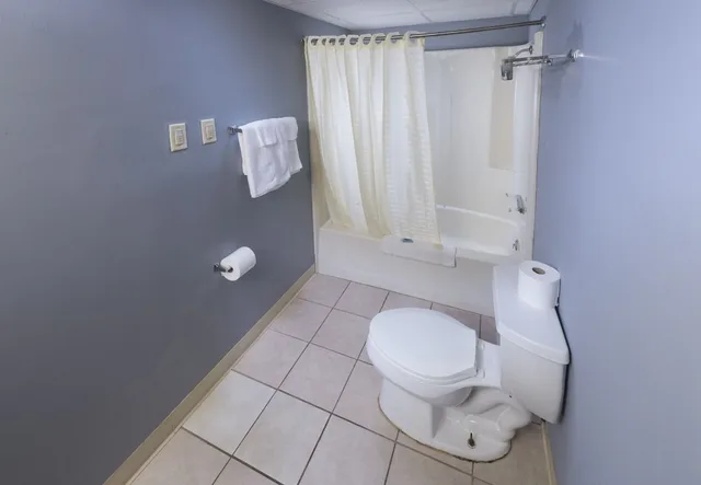 غرفة قياسية بسريرين مزدوجين لذوي الإعاقة، Sunrise Inn Hershey 2/2