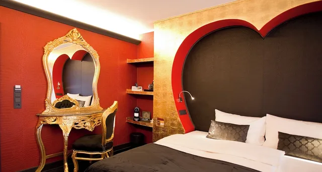 Moulin Rouge, Queen Bed، PLAZA INN stays design Dortmund 4/5