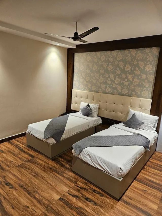 غرفة تنفيذية بسرير كينج، Four Leaf Hotel Akosha 2/5